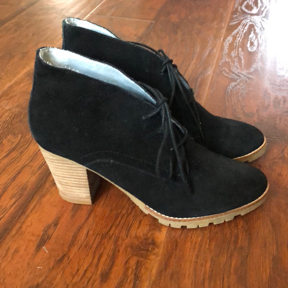 Gap suede shoes
